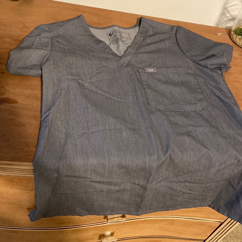 Graphite scrub top